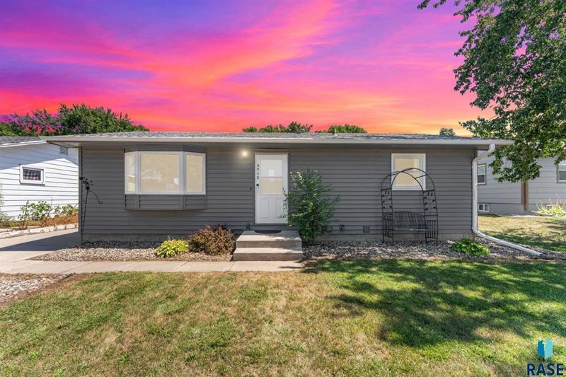 3712 S Hawthorne Ave, Sioux Falls, SD