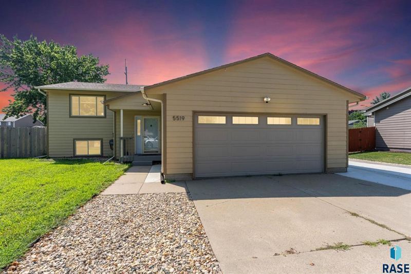 5519 W Dardanella Rd, Sioux Falls, SD