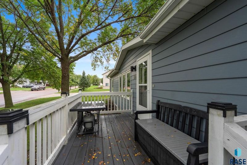 502 N Vandemark Ave, Hartford, SD